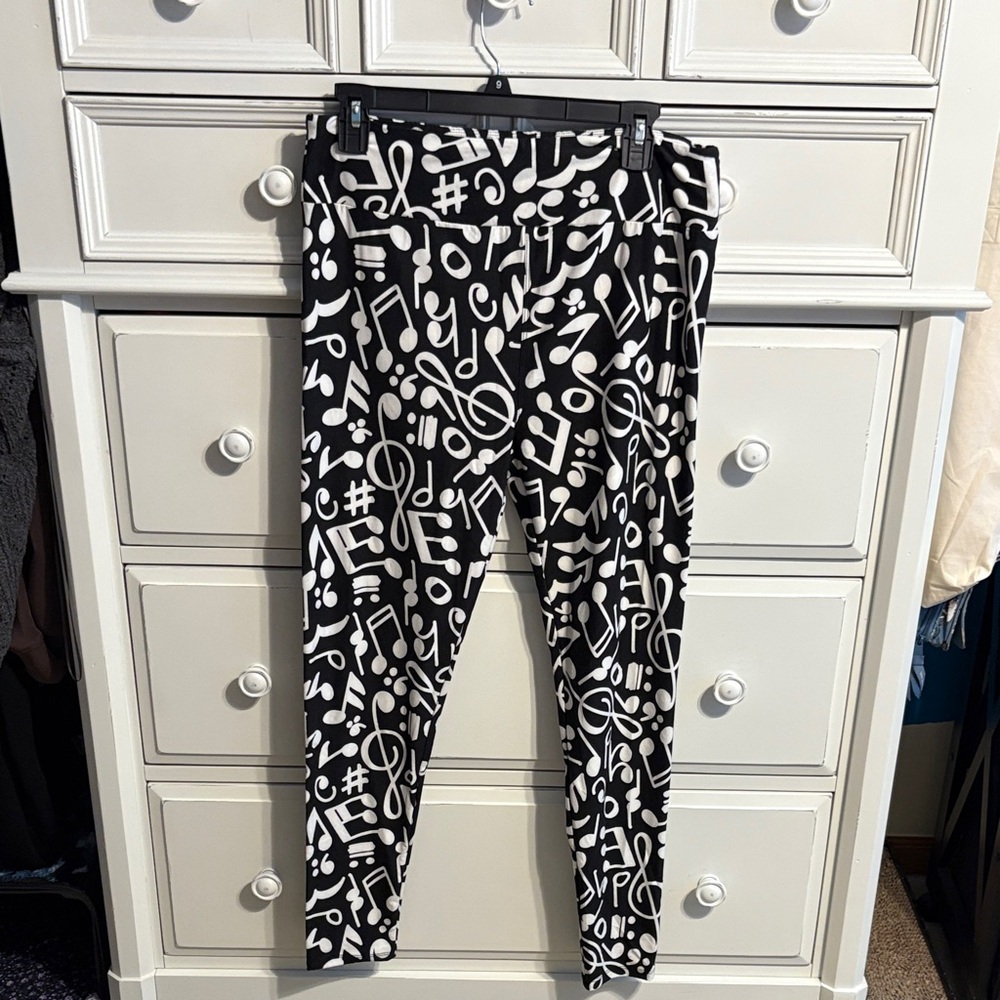 LuLaRoe Black and White Music Note Leggings